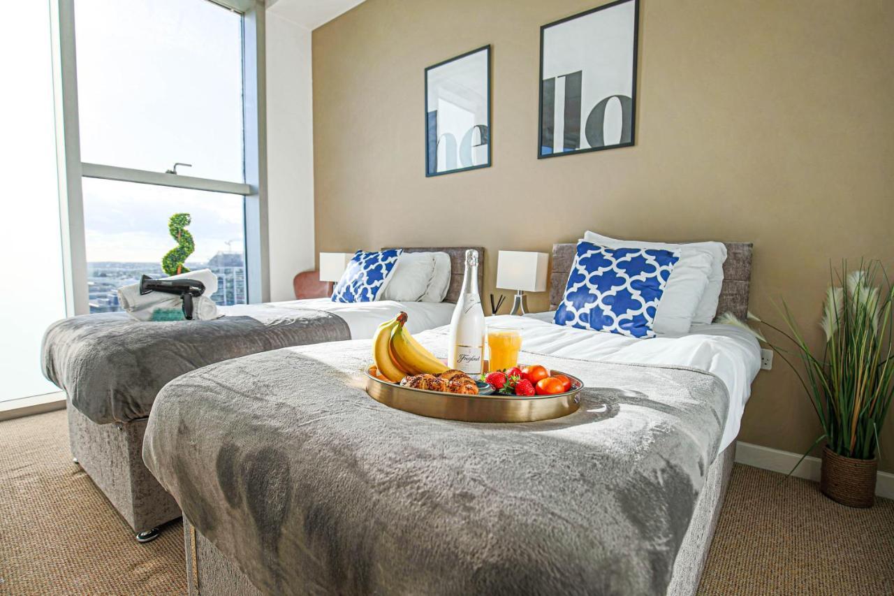 Penthouse Hub Apartment In Central Mk With Juliet Balcony, Smart Tv And Free Parking By Yoko Property Μίλτον Κέινς Εξωτερικό φωτογραφία