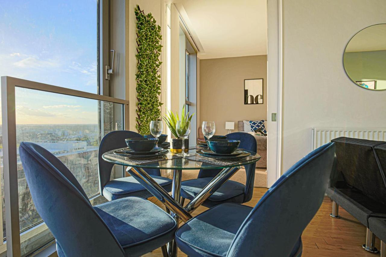 Penthouse Hub Apartment In Central Mk With Juliet Balcony, Smart Tv And Free Parking By Yoko Property Μίλτον Κέινς Εξωτερικό φωτογραφία